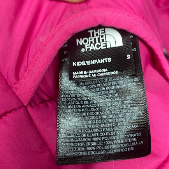 Brand new girls The North Face hooded quilted reversible jacket. - Picture 6 of 7